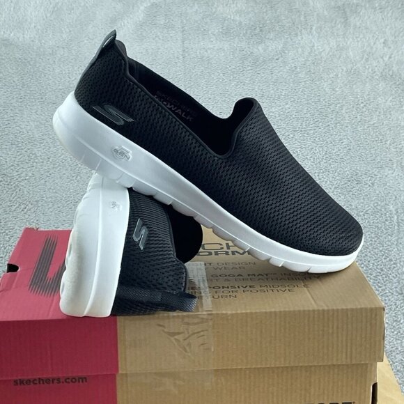 Skechers Women's Go Walk Joy Sneaker, Black/White, 12 Wide S208 - Picture 1 of 9